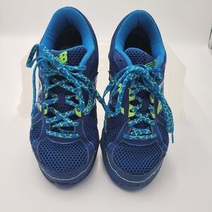 Boys New Balance Glow in the Dark Sneakers/Tennis Shoes Size 4.5